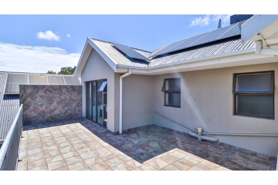 6 Bedroom Property for Sale in Lovemore Park Eastern Cape